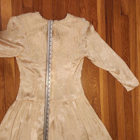 Vintage Cream Satin Jacquard Dress with Lace Neckline – 1980s Bridal or Formal - Picture 15 of 16